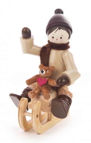 Dregeno Erzgebirge - Winterkind mit Teddy auf Schlitten sitzend