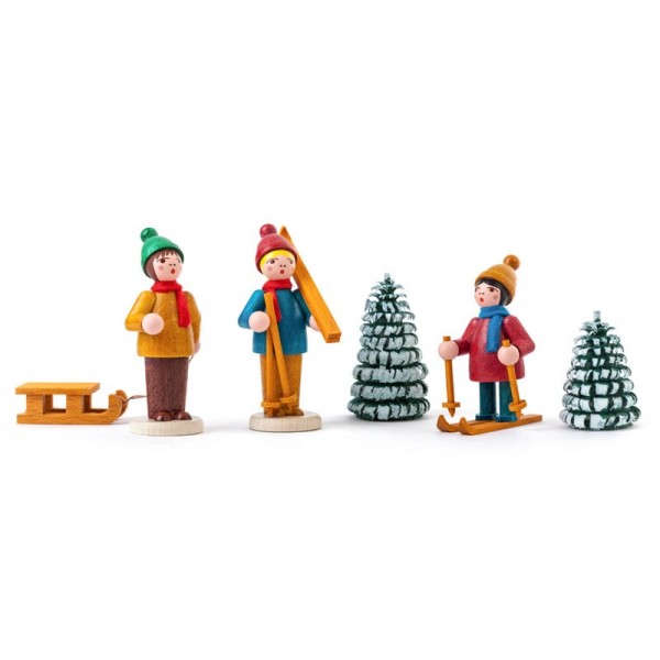 Dregeno Erzgebirge - Miniatur-Wintersportler mit Bäumen, farbig, lasiert, 5-teilig