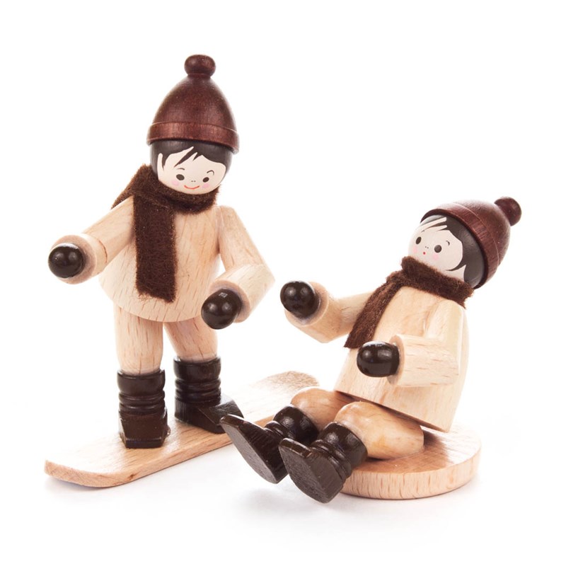 2 Miniatur Kinder mit Snowboard und Rutscher natur H=ca 6 cm NEU Erzgebirge 
